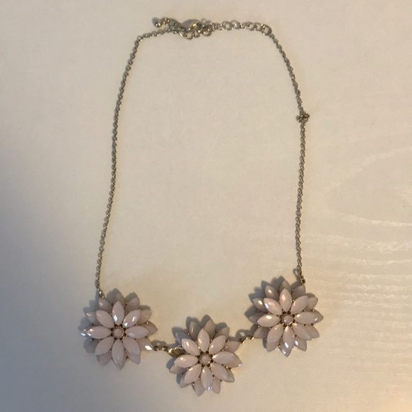 3 flower light pink necklace - Picture 2 of 2